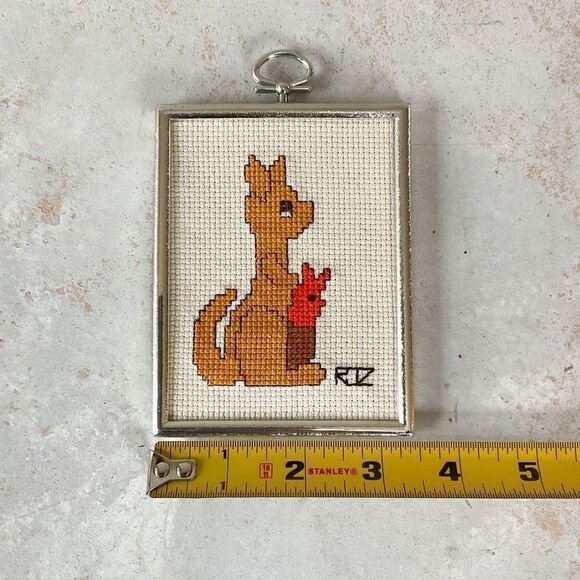 Vintage 60’s mcm kangaroo cross stitch wall hanging small - Picture 3 of 4